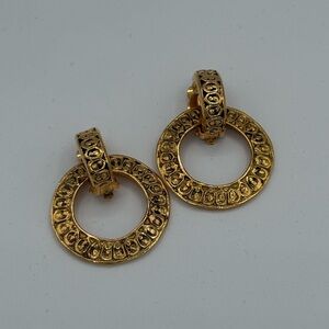 Elegant Gold Hoop Earrings